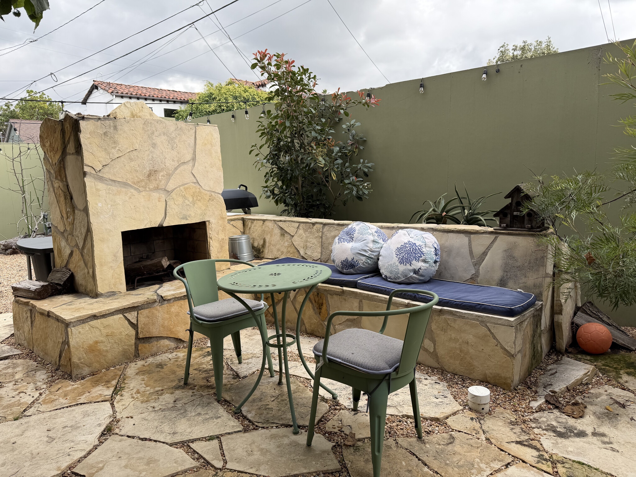 Building Photo - 744 Navy St