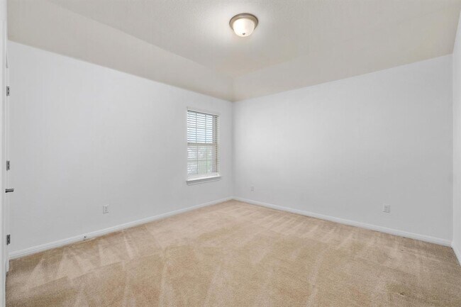 Building Photo - 15905 Windroot St
