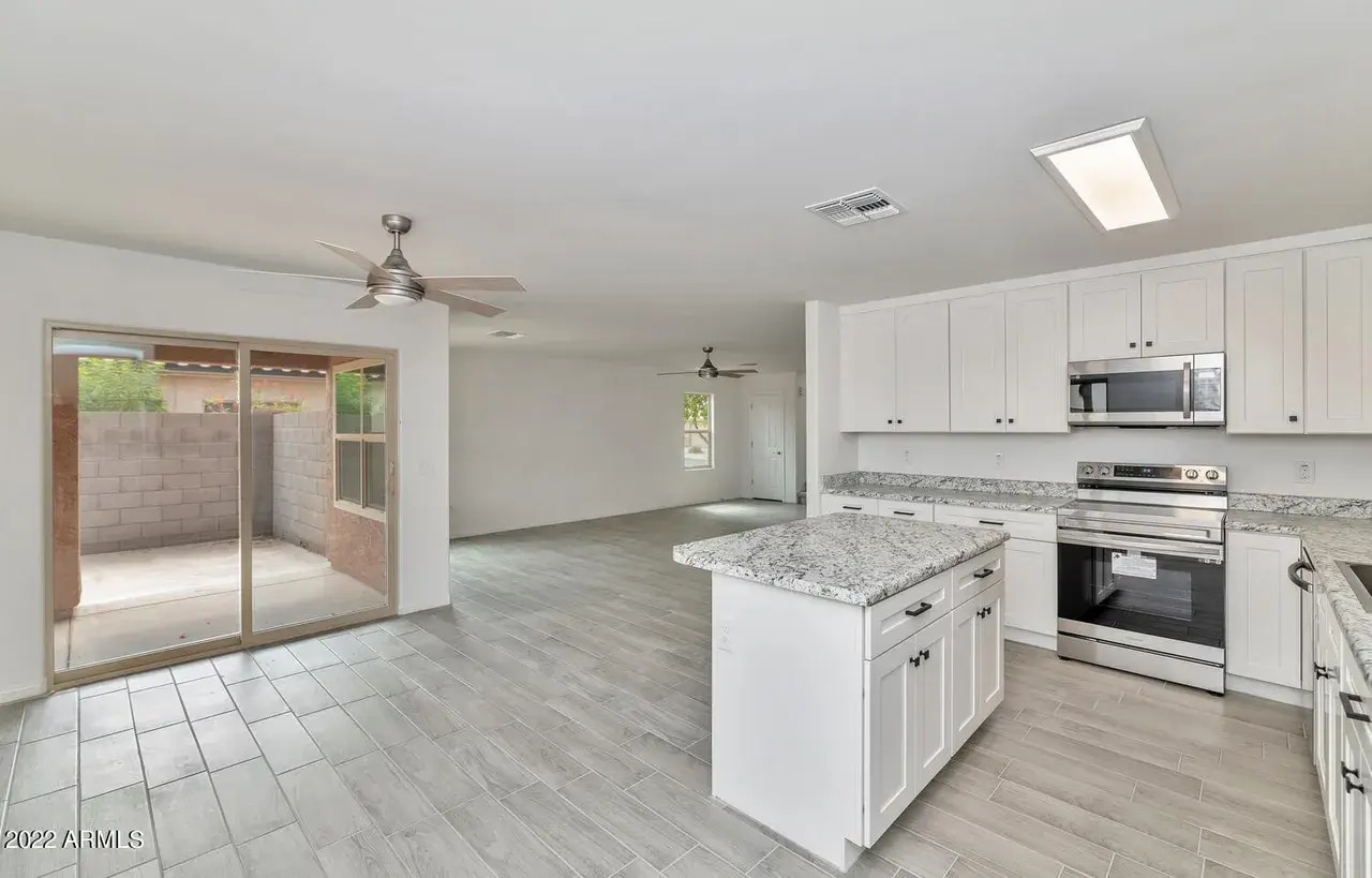 Building Photo - 9208 W Coolidge St