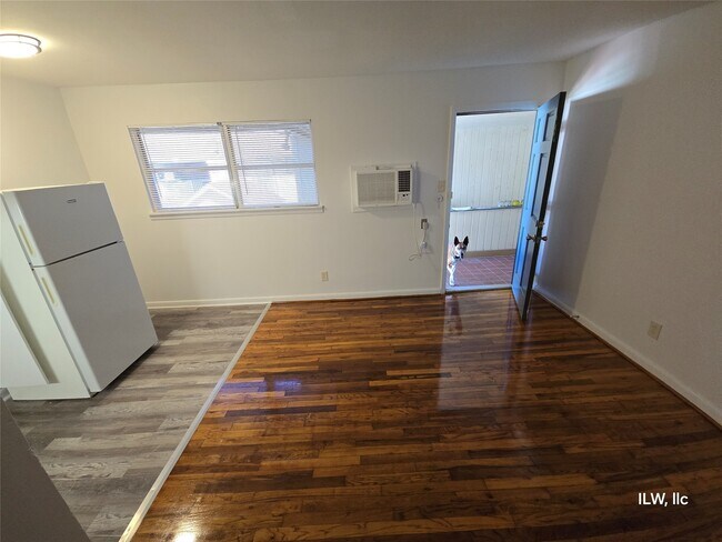 Building Photo - 301 Avondale St