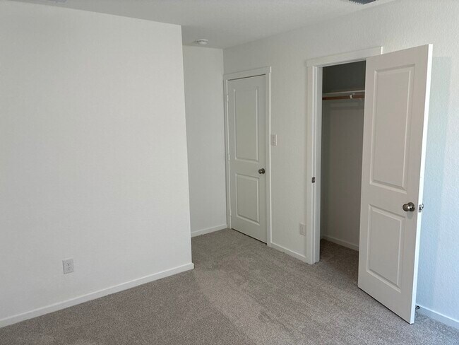 Building Photo - Charming 4 beds 2 baths in San Antonio!
