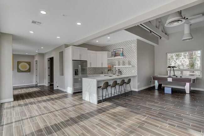 Building Photo - 7417 Doe Ave