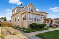 Building Photo - 2724 N Mobile Ave