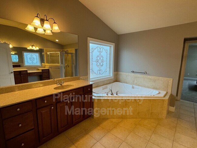 Building Photo - 917 Wallace Falls Dr