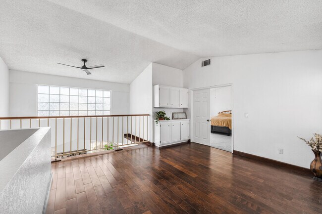 Building Photo - 42851 Lemonwood Dr
