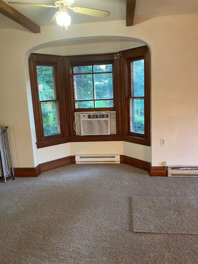 extra space for dining or computer desk - 108 Babbitt Rd