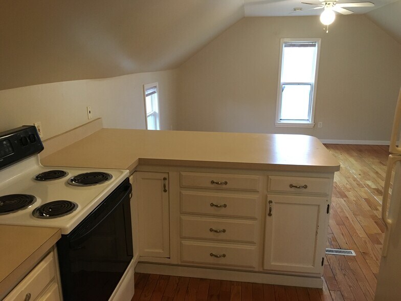 Building Photo - 604 W MT MORIS ST APT 3