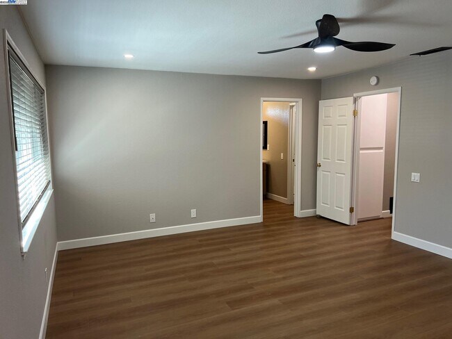 Building Photo - 4919 Mohr Ave