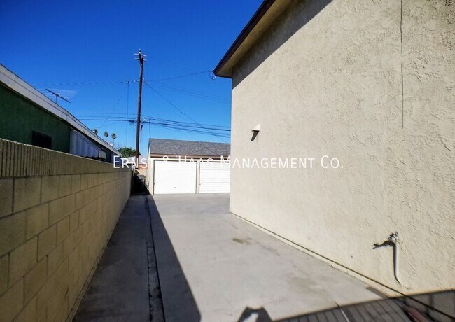 Building Photo - 75 E Mountain View St