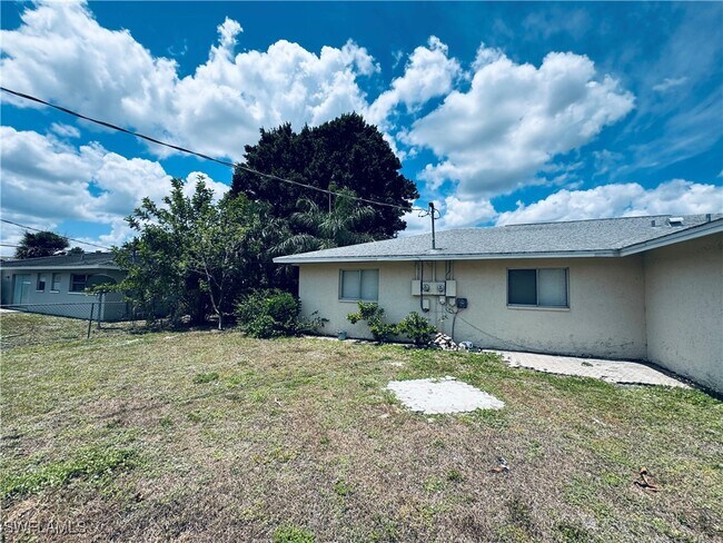 Building Photo - 2210 Marilyn Ln
