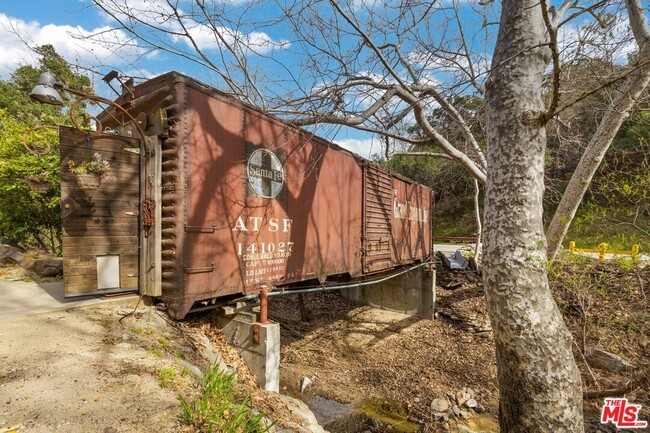 Building Photo - 583 California Trail