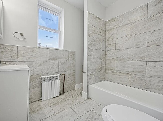 Building Photo - 1343 N Allison St