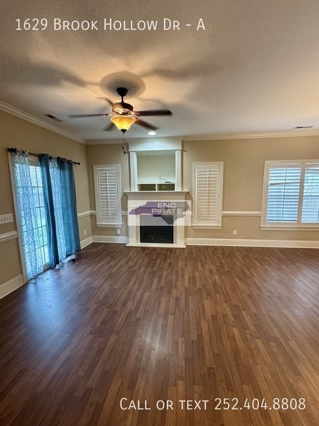 Building Photo - 1629 Brook Hollow Dr
