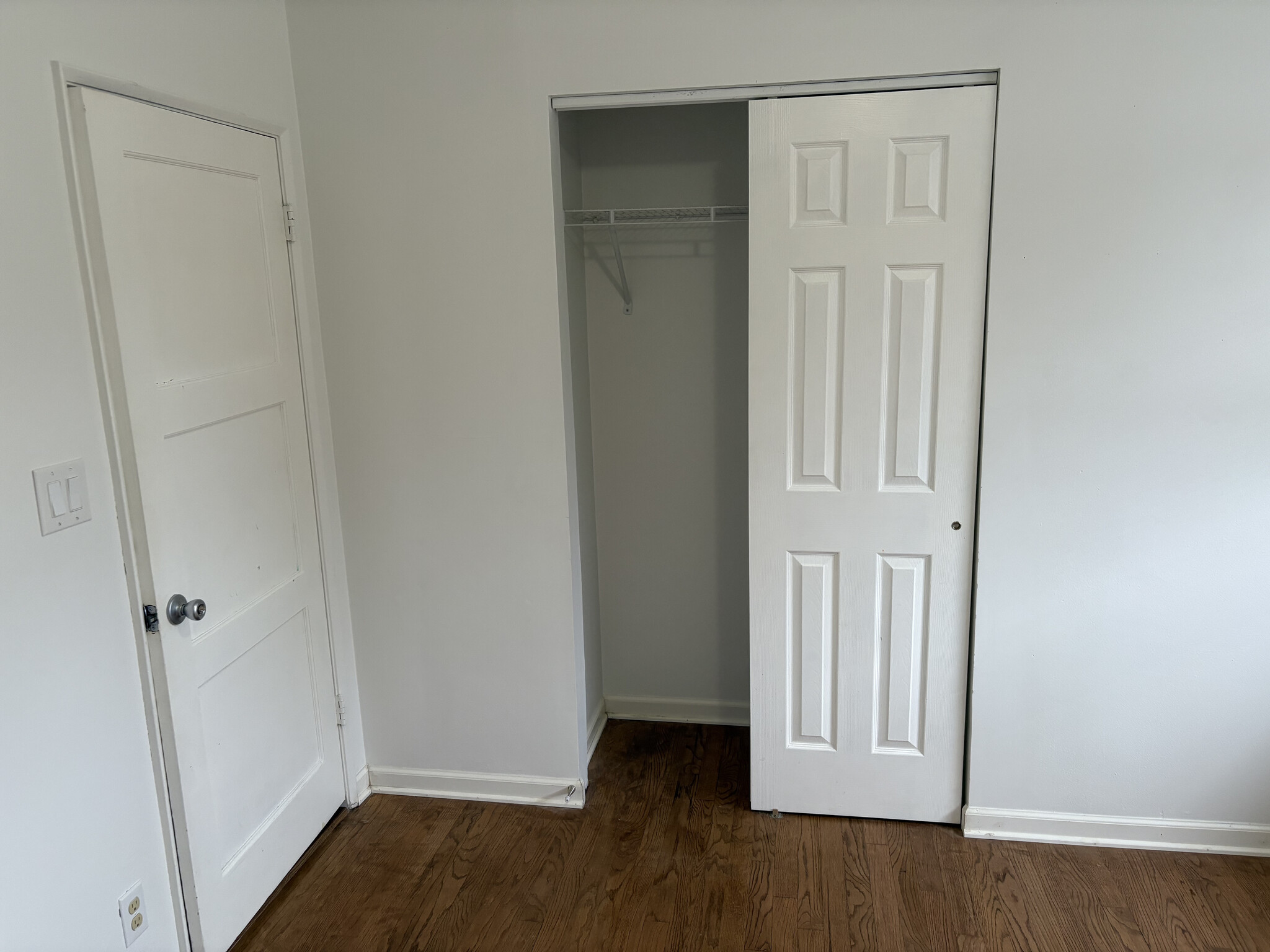 Bedroom 1 Closet Door - 861 Edmonds Avenue Northeast