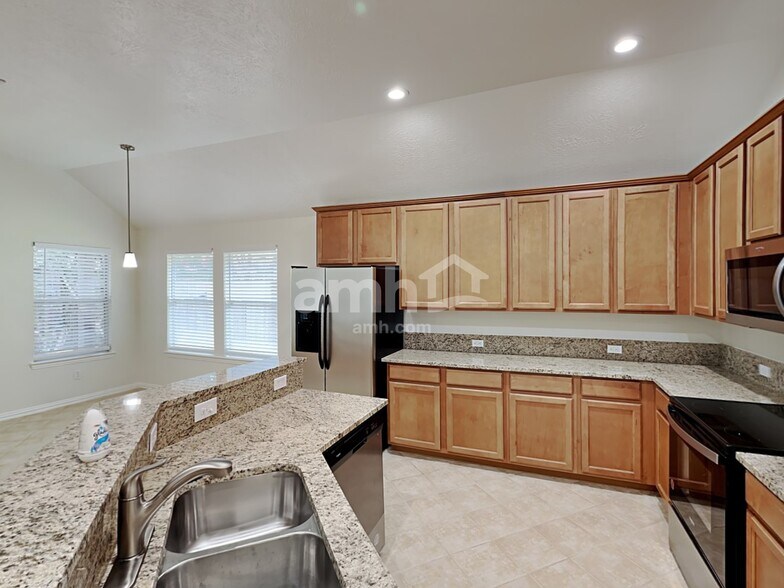 Building Photo - 30919 Blue Ridge Park Ln