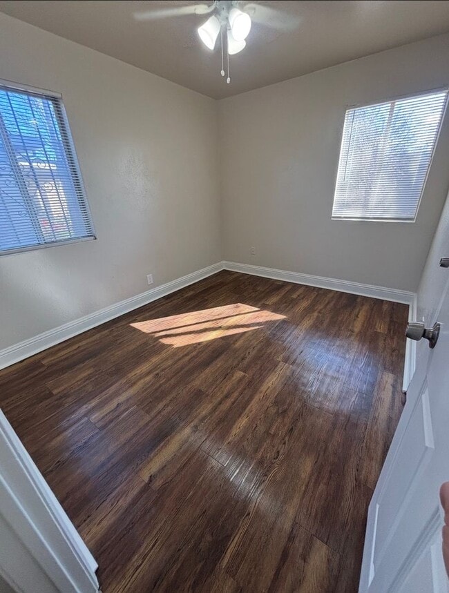 Building Photo - APPLY NOW FOR THIS 3 BEDROOM HOME!!