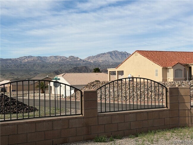 Building Photo - 2416 N Ridge Ave