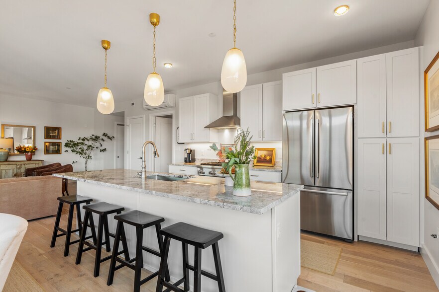 Building Photo - 383 Commercial St