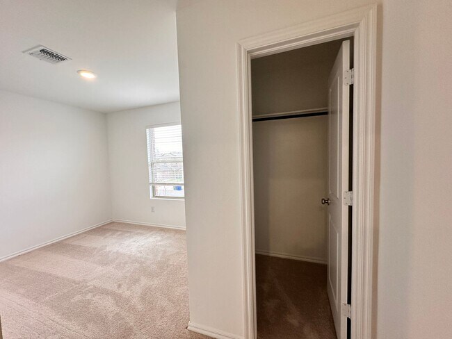 Building Photo - New 3 bedroom 2 1/2 bath home - Move in Deposit-Free! (If Qualified)