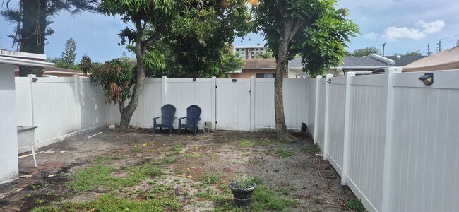 Building Photo - Charming 2 Bedroom / 1 Bathroom House