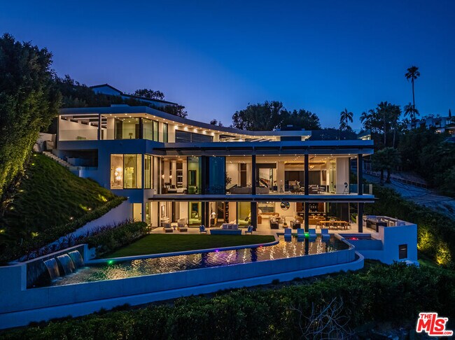 Building Photo - 9364 Beverlycrest Dr