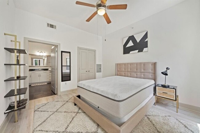 Building Photo - 1901 Post Oak Blvd