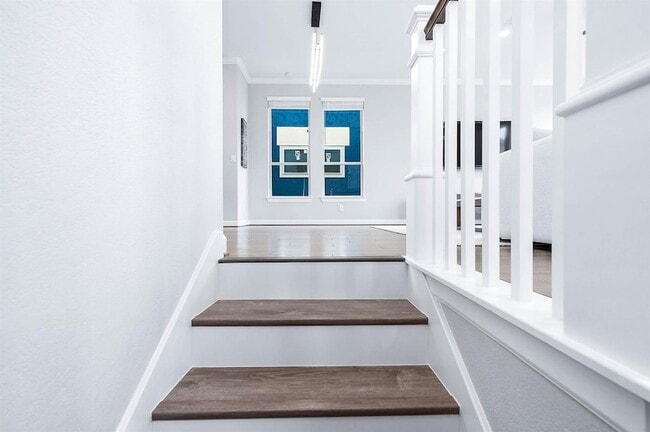 Building Photo - 2022 Groveland Glen Dr