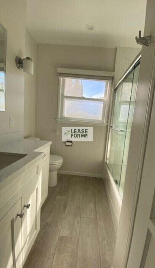 Building Photo - 1229 1/2 Smitwhood Dr-