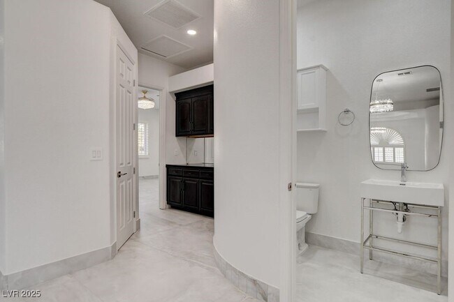 Building Photo - 2132 Lookout Point Cir