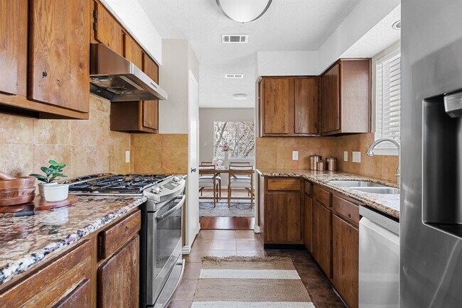 Building Photo - 8303 Wexford Dr