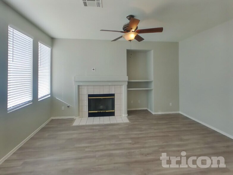 Building Photo - 9221 Valador Ave