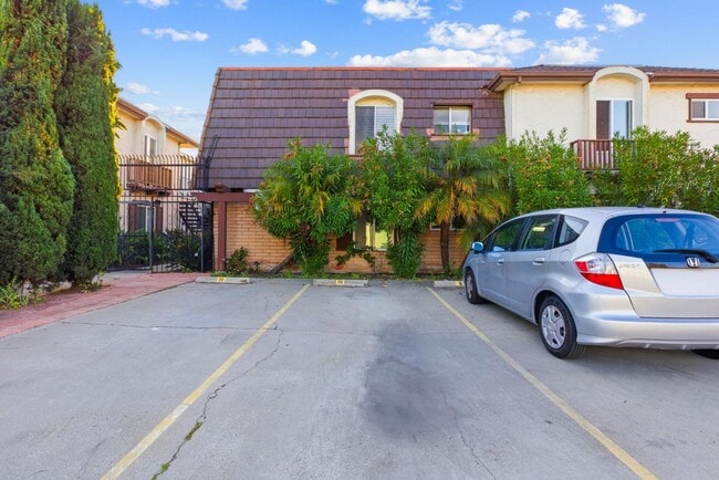 Building Photo - 4262 Wilson Ave