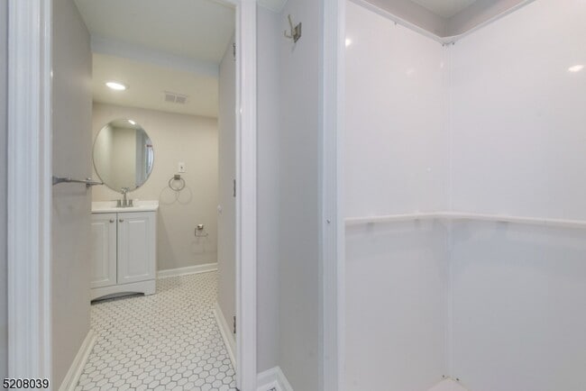 Building Photo - 161 Washington St