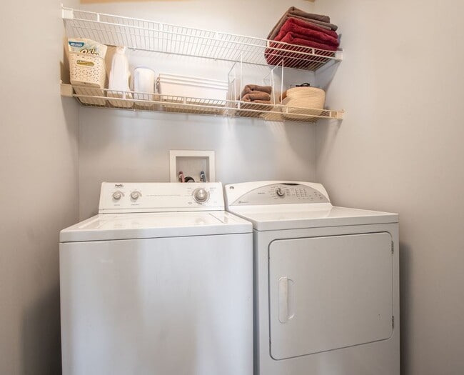 Building Photo - 1221 Courtland Cir