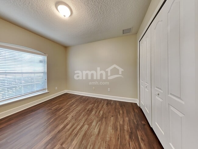Building Photo - 6651 Chester Park Dr