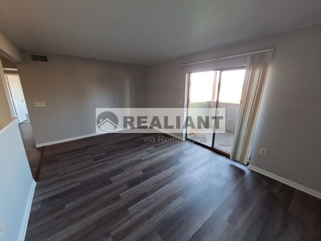 Building Photo - 904 Amhurst Dr
