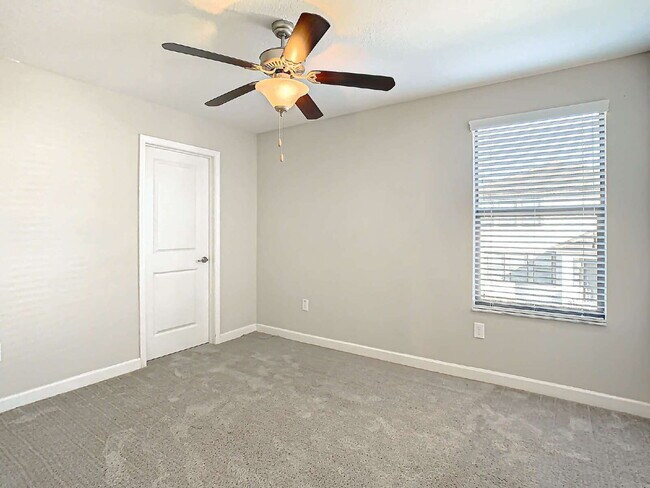 Building Photo - 925 Terra Vista St