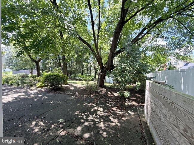 Building Photo - 444 Suffolk Dr