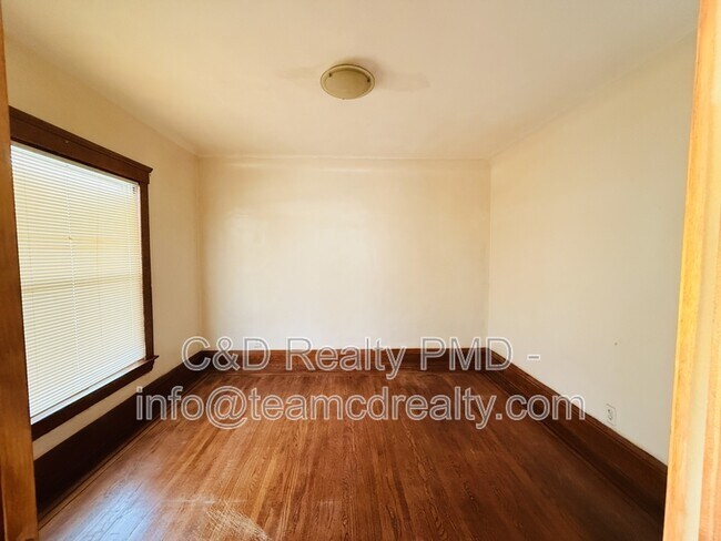 Building Photo - 10749 Hull Ave