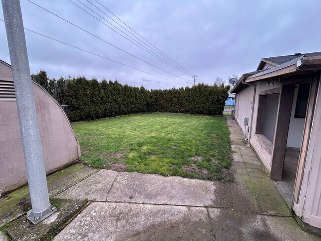 Building Photo - WES410