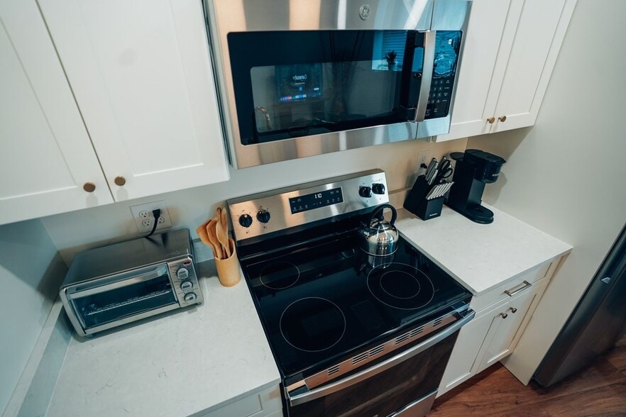 Building Photo - 110 Hotel St