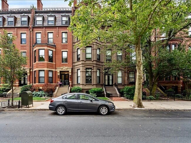 Building Photo - 341 Beacon St
