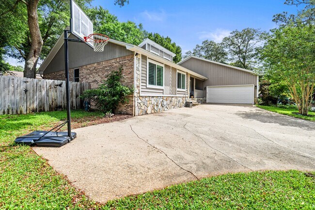 Building Photo - 507 Nassau Dr