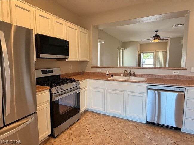 Building Photo - 2523 Romanza Rd