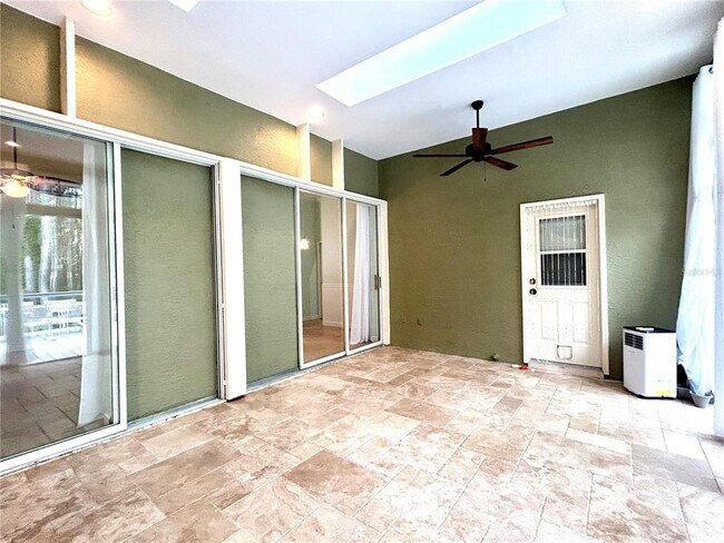 Building Photo - 10662 Crystal Springs Ct