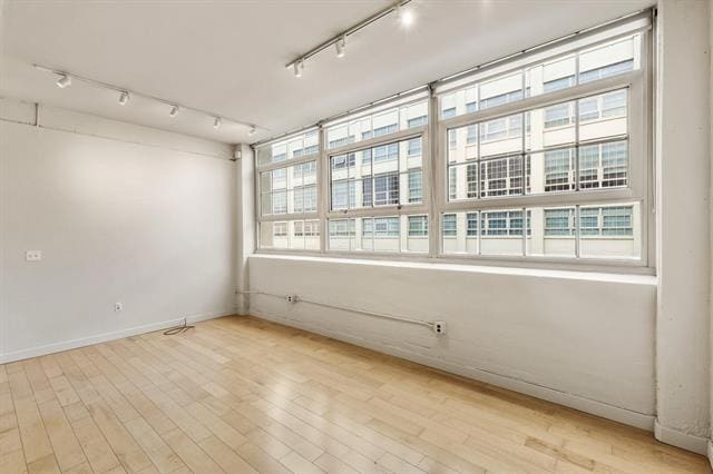 Building Photo - 2600 W 7th St