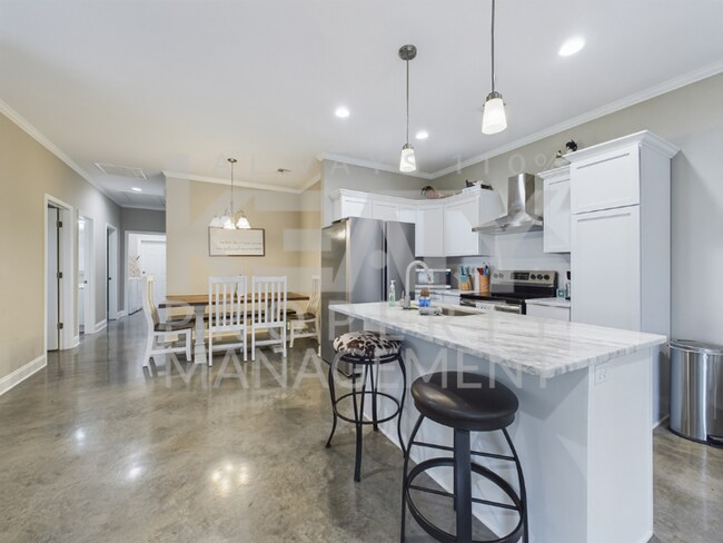 Building Photo - COMING SOON! Adorable cottage home in Crowley!