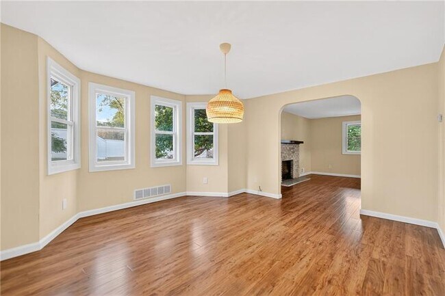 Building Photo - 311 Fairview Ave
