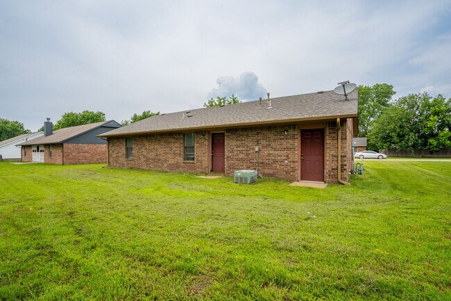 Building Photo - 3 Bed | 2 Bath | Broken Arrow