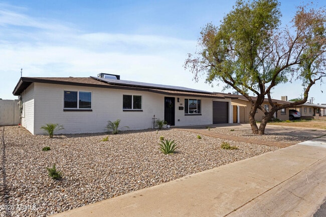 Building Photo - 109 W Kinderman Dr